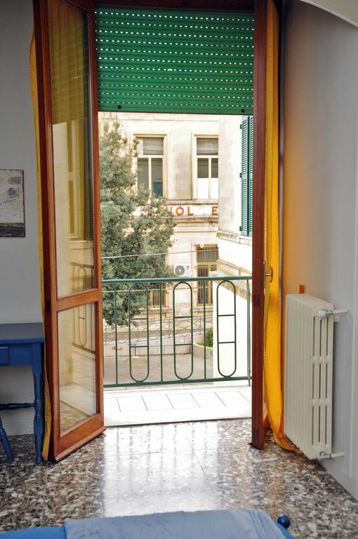 Bed and Breakfast Le Tre Civette Лечче Экстерьер фото